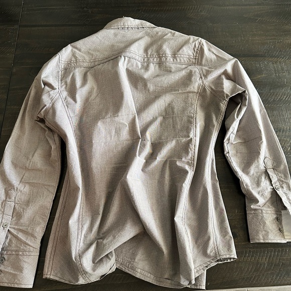 JB Holt brand (buckle) button down shirt. Size medium. - Picture 3 of 3